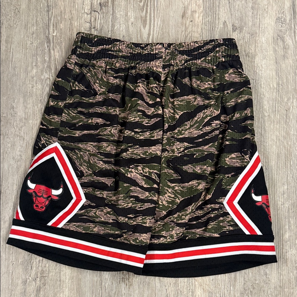 Chicago Bulls Green Camo Men's Athletic Shorts